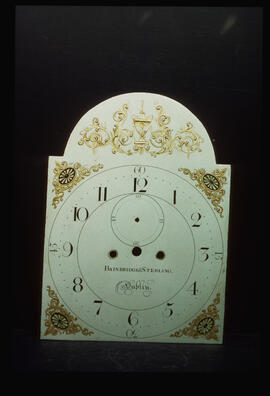 Osborne, Birmingham: Gesso in arch dial, 1777–1813 / Clockmaker: Bainbridge & Sterling, Dublin, 1806–09