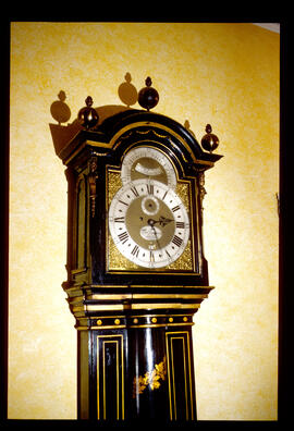 Unknown maker: Brass arched dial / Clockmaker: Thomas Tompion, London, 1639–1713